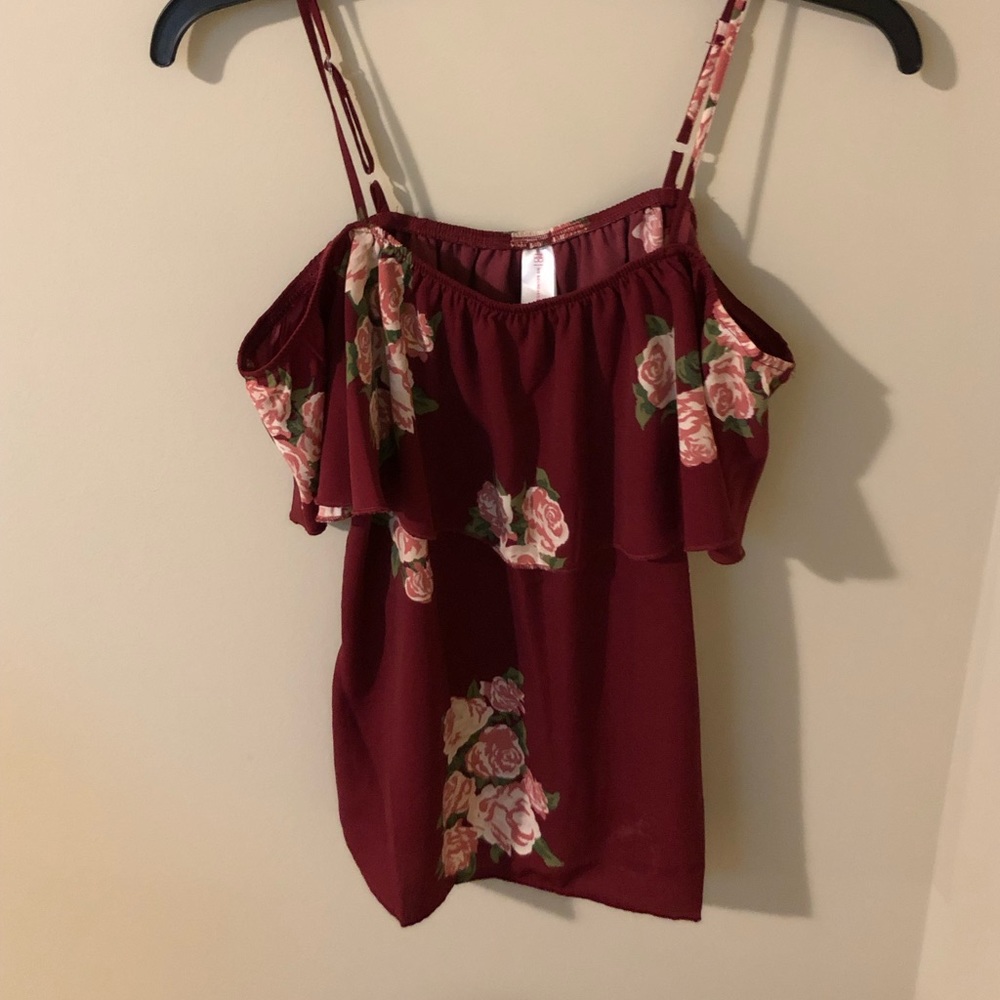 Tank top with off the shoulder sleeves